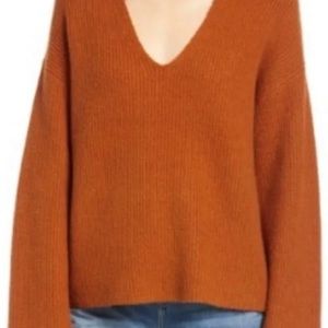 🍑Treasure & Bond Slouchy V-Neck Sweater – Size M 🧡